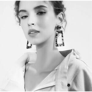 Mosaic Black/White Resin Statement Earrings 1A5-RADE070